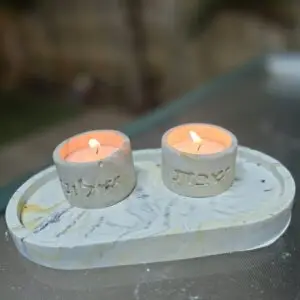 סט פמוטים ומגש בסגנון שיש עם חריטת שבת שלום